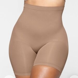 Skims Mid Thigh Shapewear Short Small
